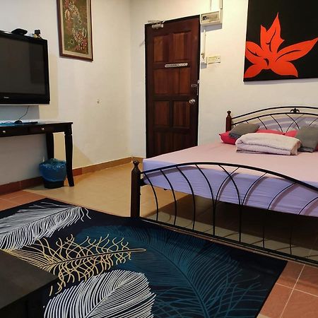 Kencana Guest House Pantai Cenang  Buitenkant foto